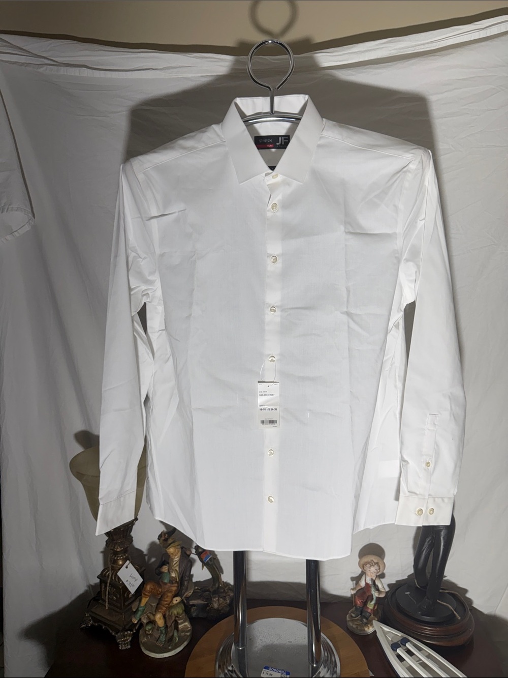 jf j.ferrar White Men's Long-Sleeve Dress Shirt - Point Collar